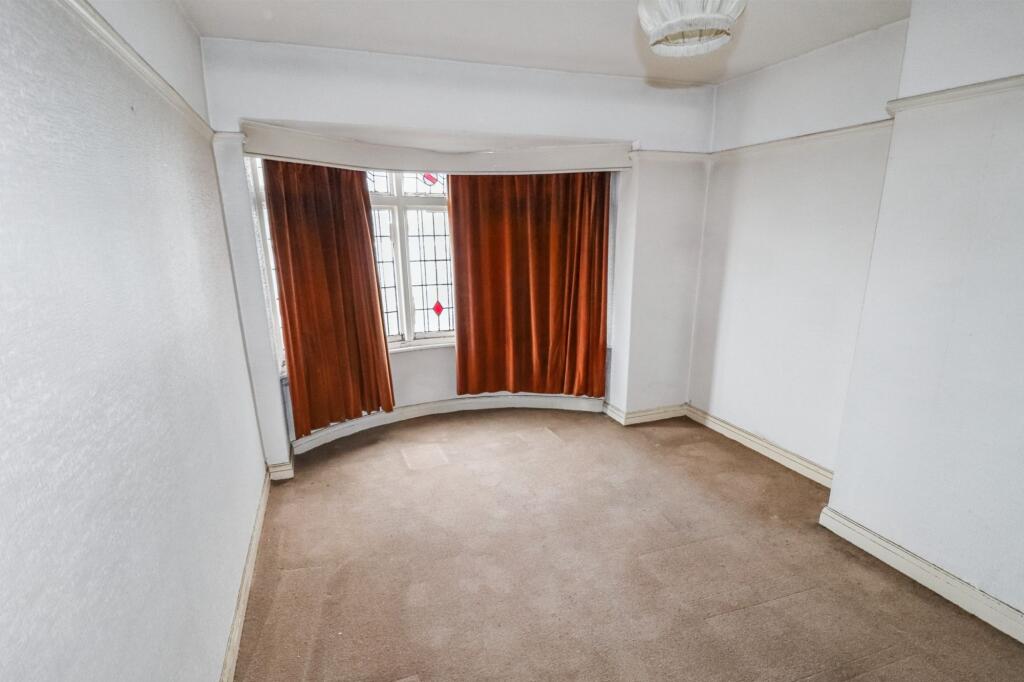 87 Lilycroft Road, Bradford, BD9 5AH