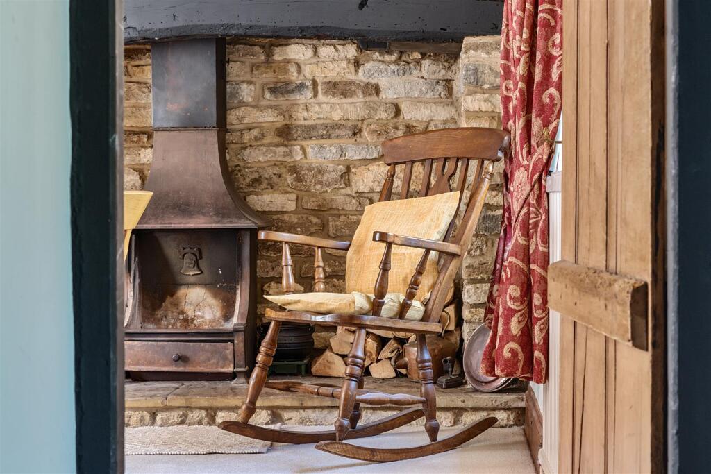 Rectory Cottage, 21 Hartwell Road, Aston (17).jpg