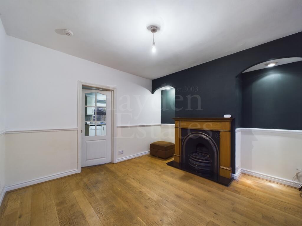 FRONT ROOM