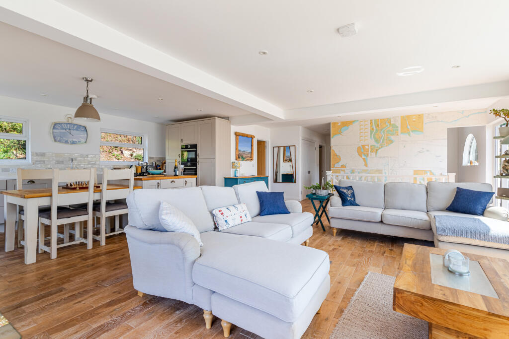 A37 - 6 Furzehill Road Heybrook Bay - 250718