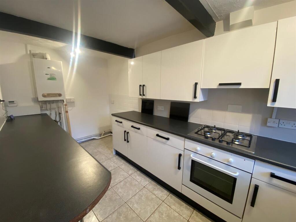 KITCHEN 1.jpg