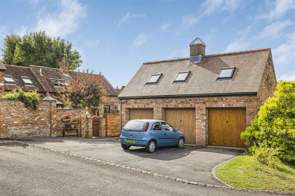 Garage &amp; Parking Space