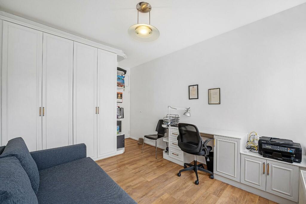 Flat 15 89 Great Portland Street-15.jpg