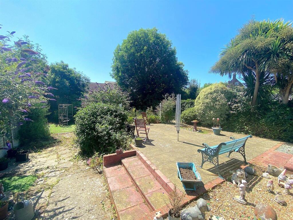 10 Claxton Rd - Garden.jpg