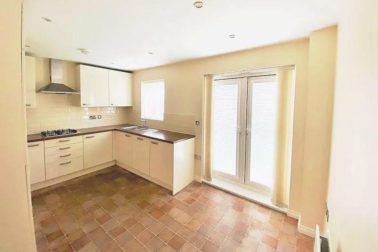 KITCHEN / BREAKFAST ROOM