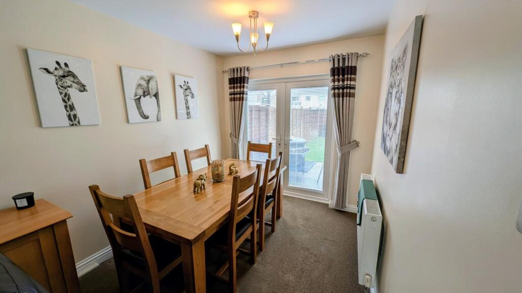 104 Stanshawe dining room.jpg