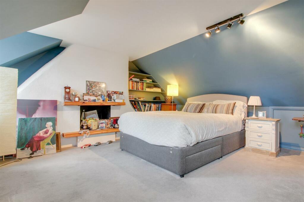 loft bed rm.jpg