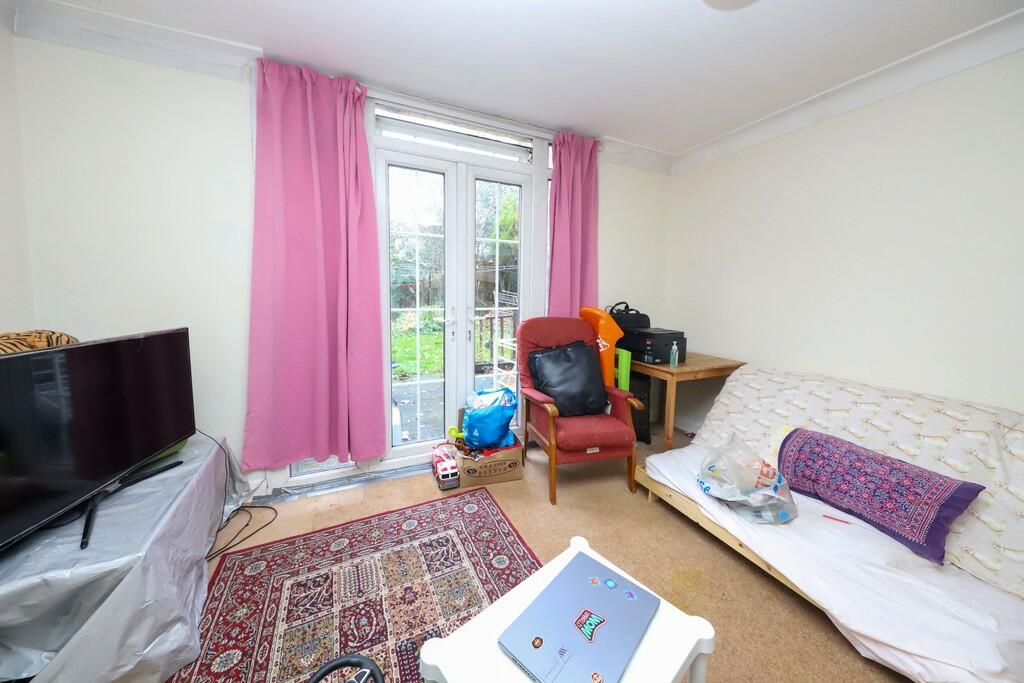 11 Valley Close (...