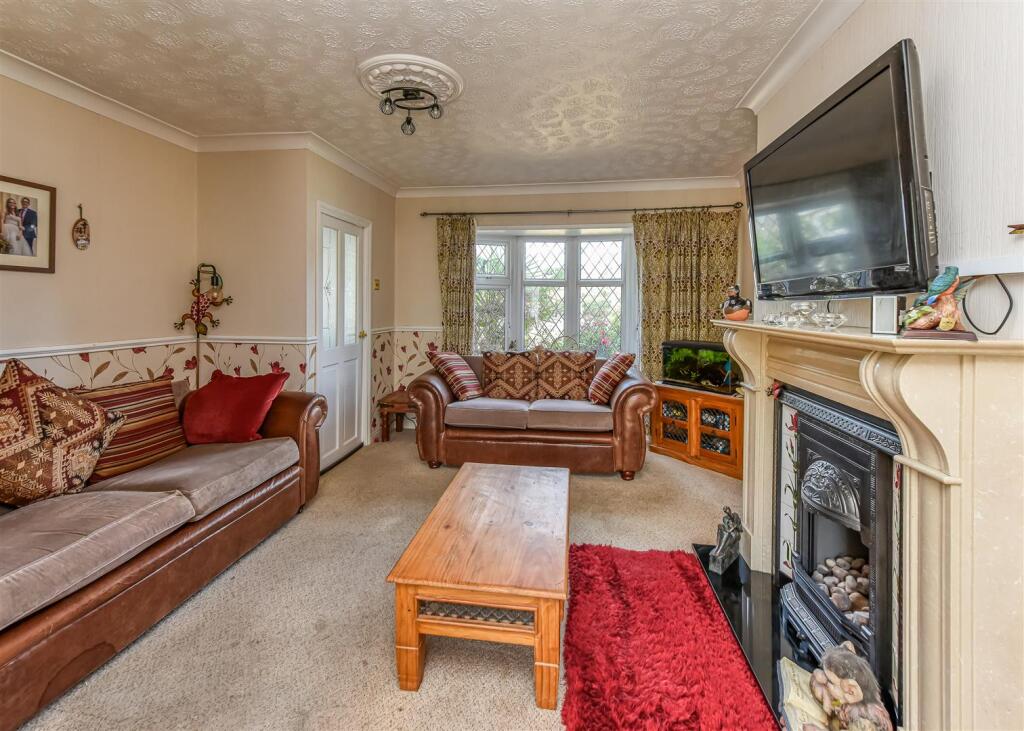 20 Wombourne Road-Living Room.jpg