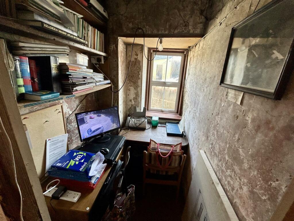 OFF LIVING ROOM - STUDY/OFFICE