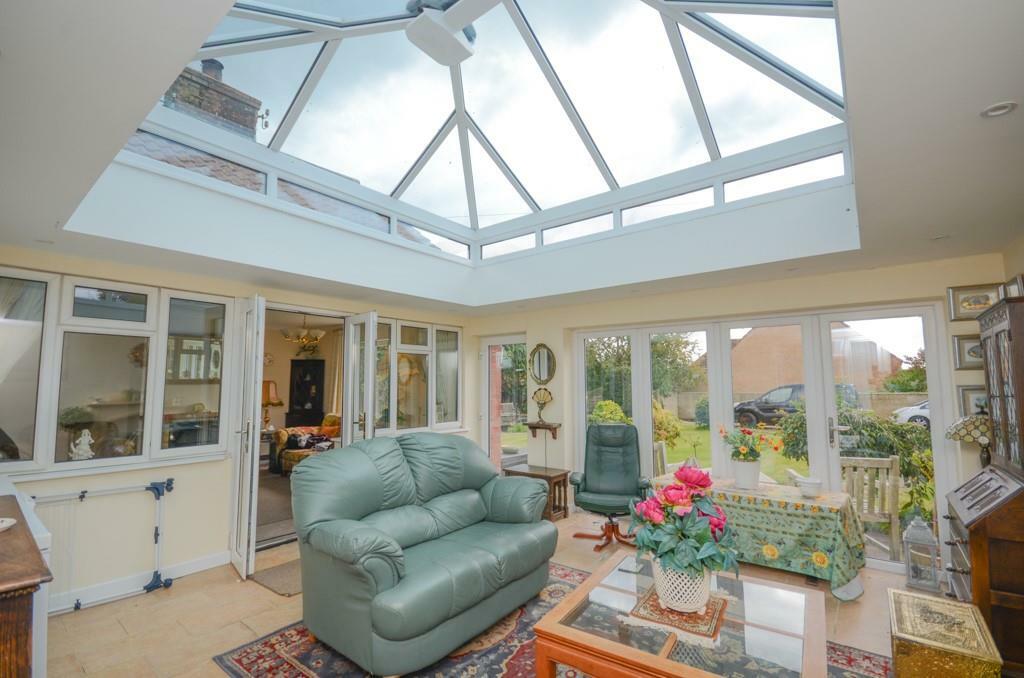 Sun room pic 2.jpg