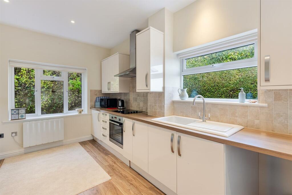 A02 - Flat 7 Hillside Court 114 Victoria Road Dart