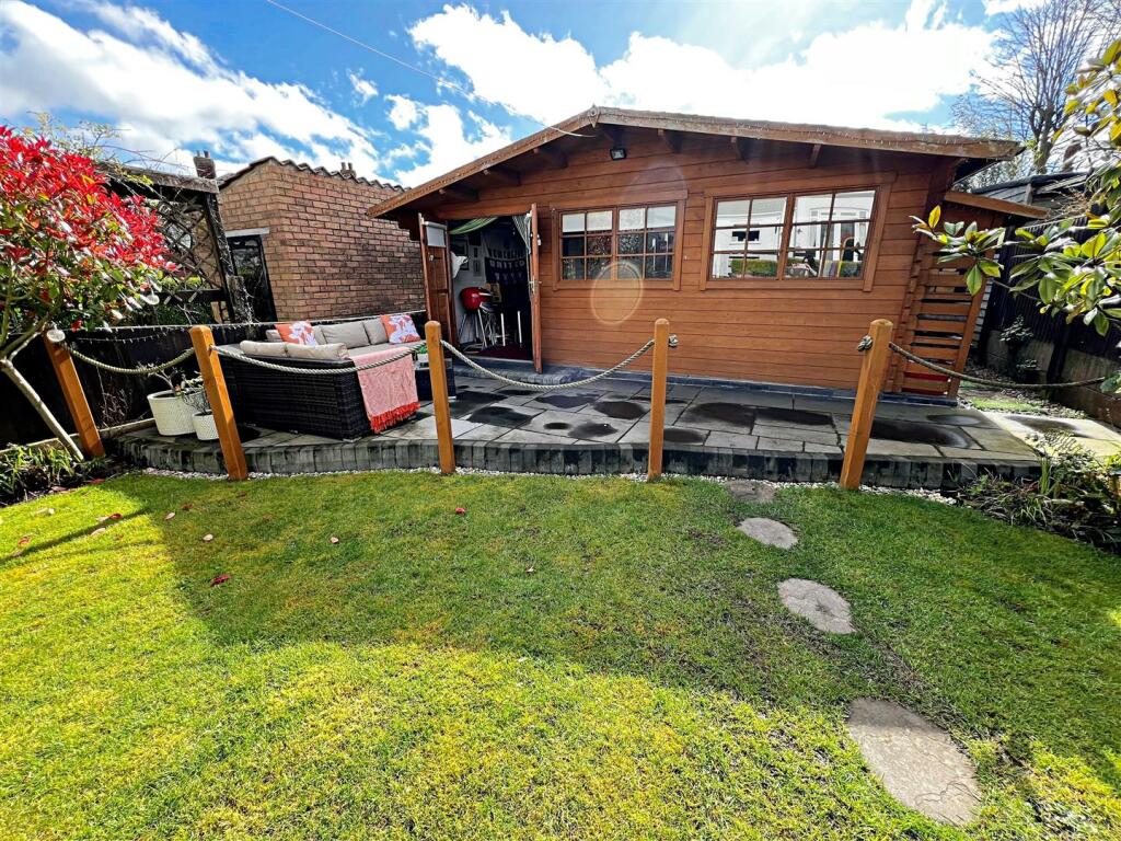SUMMER HOUSE