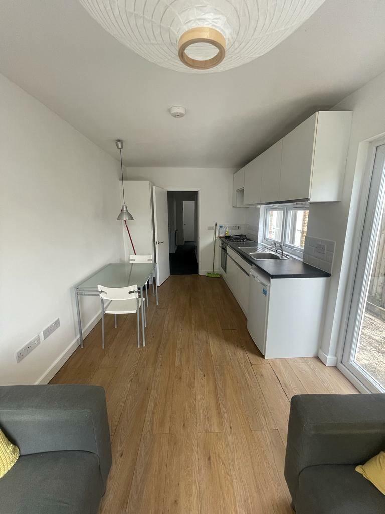 Lounge Kitchen