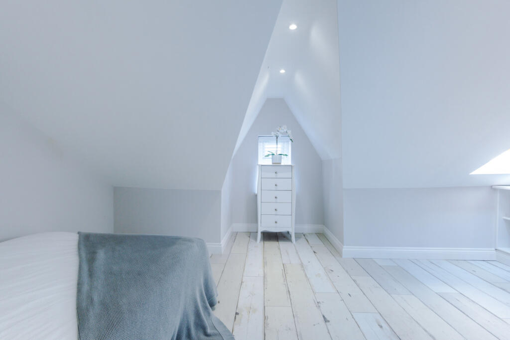 27 Woodcroft Road Bedroom 11