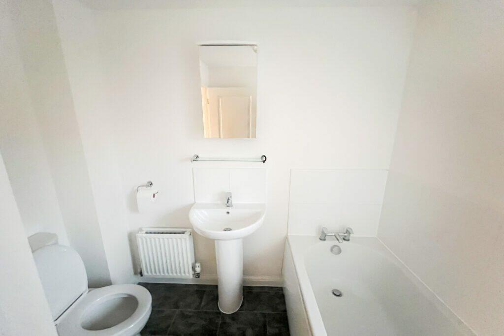 Catalina Close - Bathroom