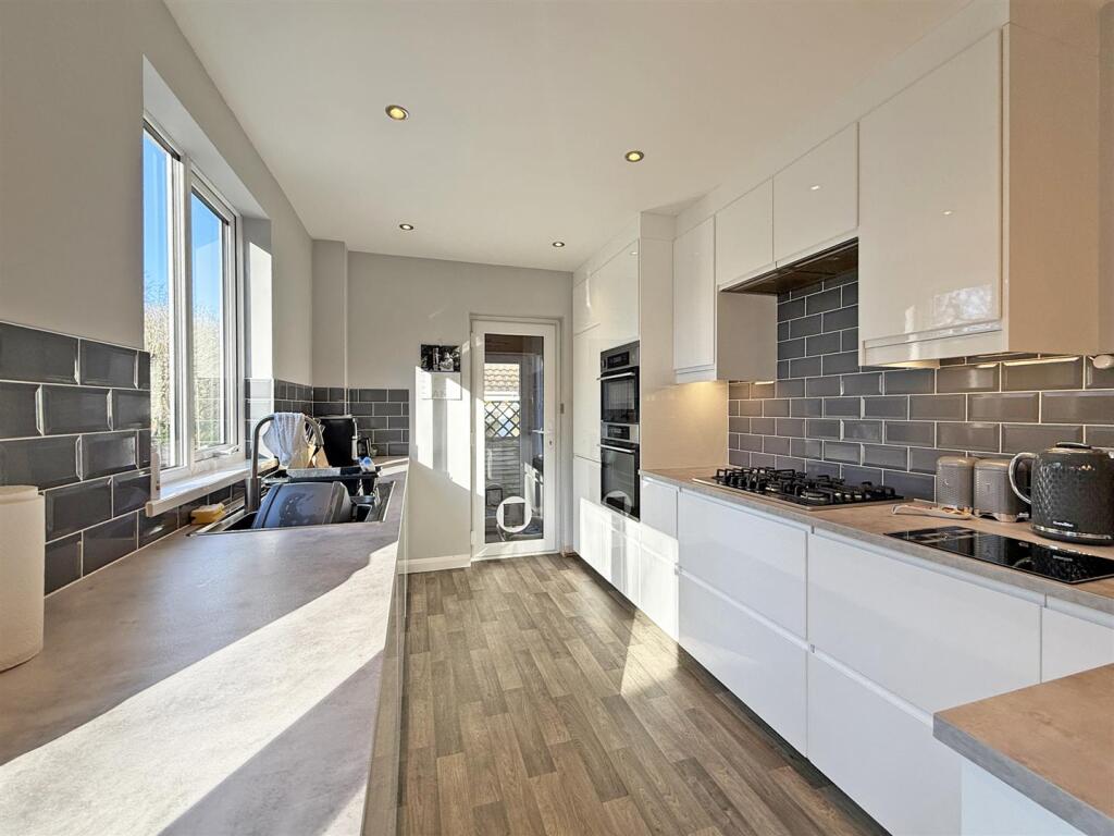 Dryburgh Crescent 22 - Kitchen 2.jpg