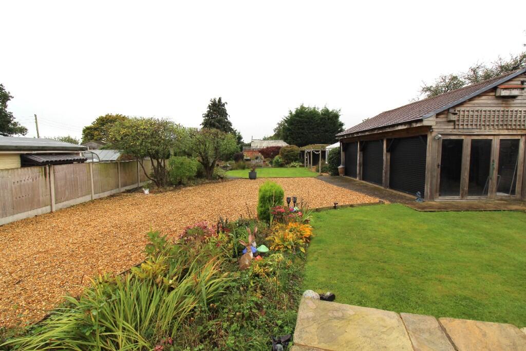 Driveway / Garages