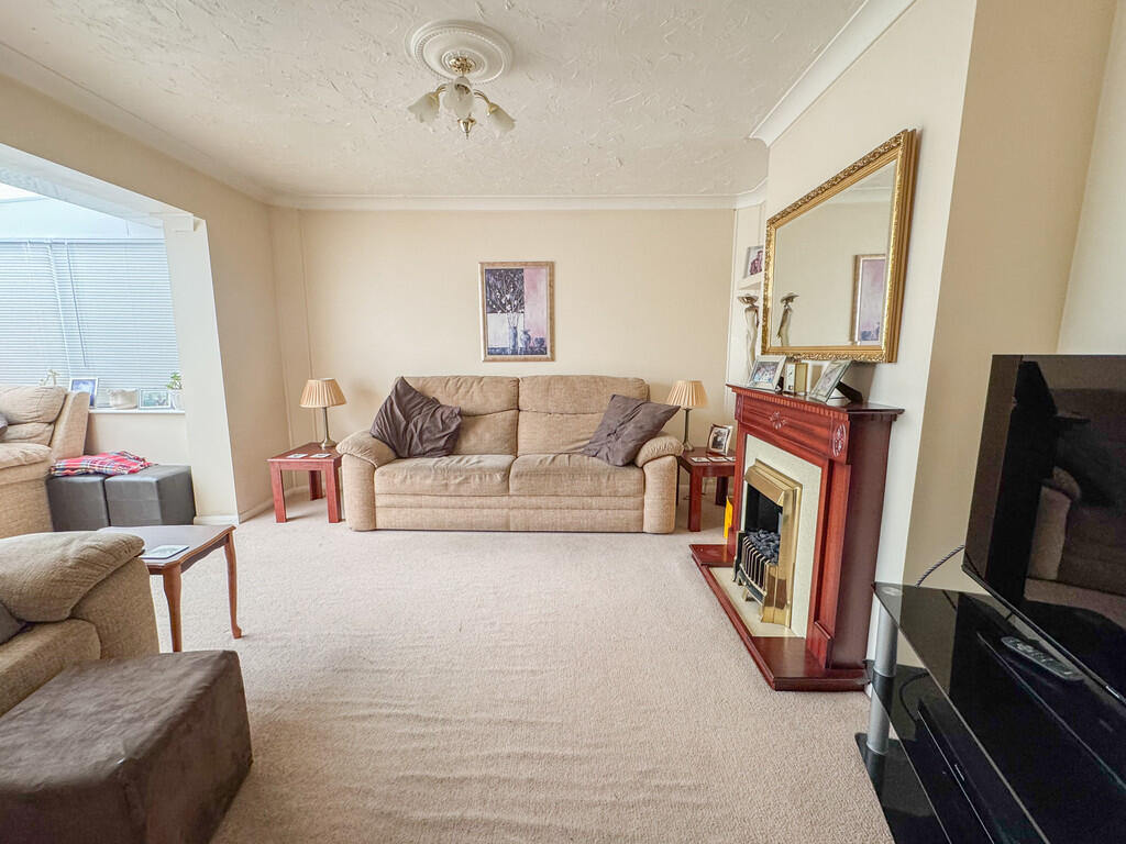LOUNGE 1