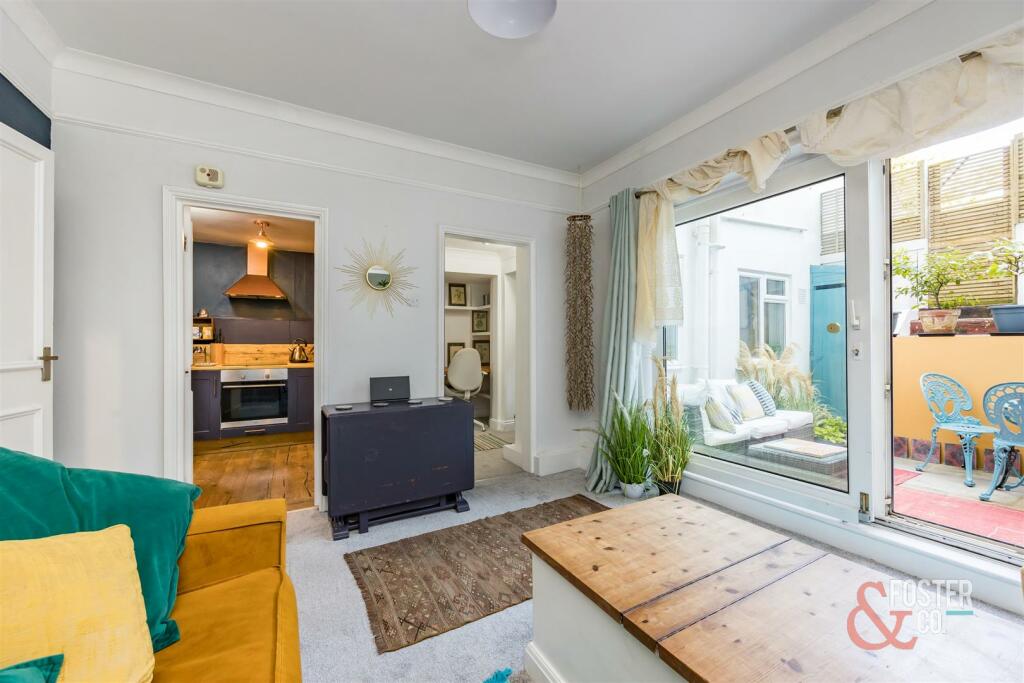 St Aubyns 22, Flat 2-3.JPG