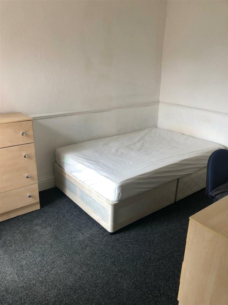 2 Melbourne St Bedroom 3.jpg