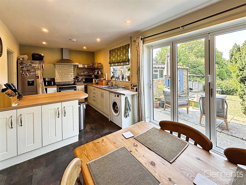 c28622c2-Photo 206-19-25 2C 2010 2019 2042.jpg