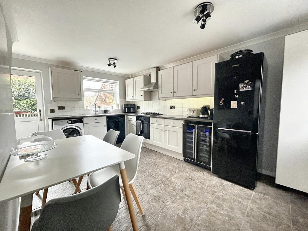 KITCHEN/BREAKFAST ROOM