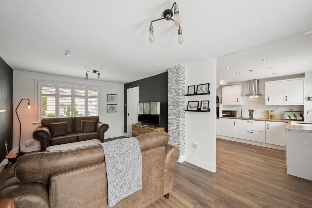 Lounge/ Dining Room