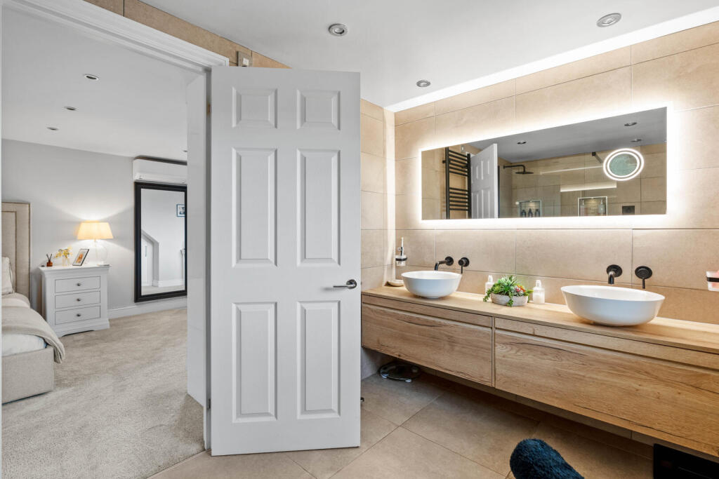 Master En-Suite