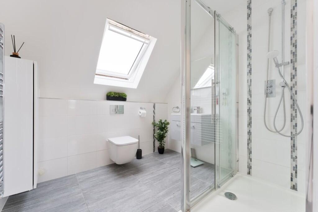 15 Barry Gardens-...