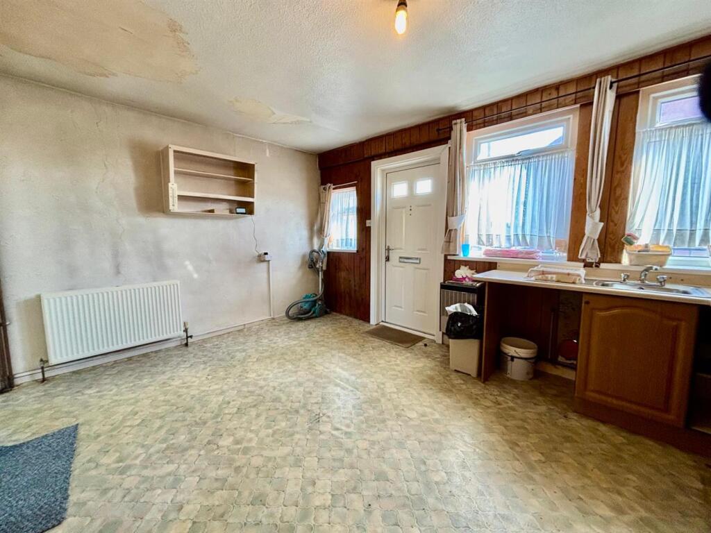 Entrance Dining Kitchen: