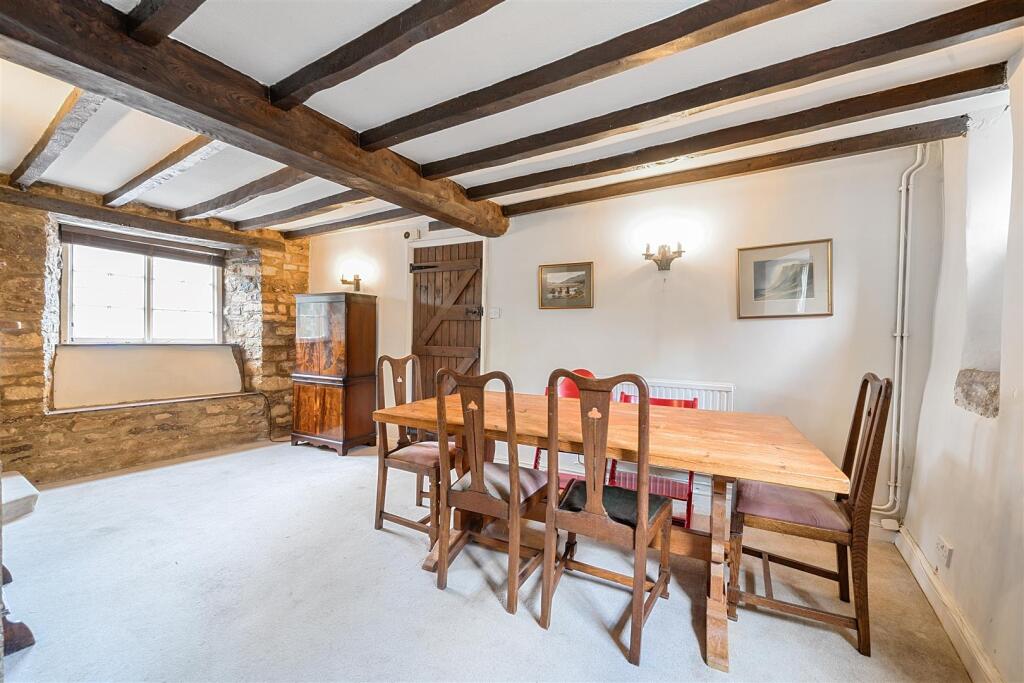 9 High Street, Blisworth (16).jpg