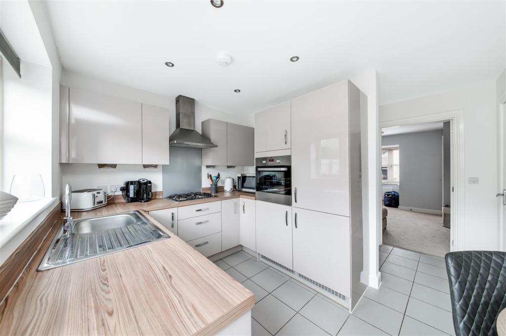 OPEN-PLAN DINING KITCHEN