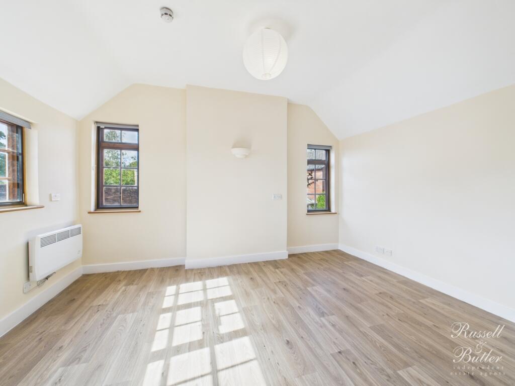 CAM02127G0-PR0334-STILL008