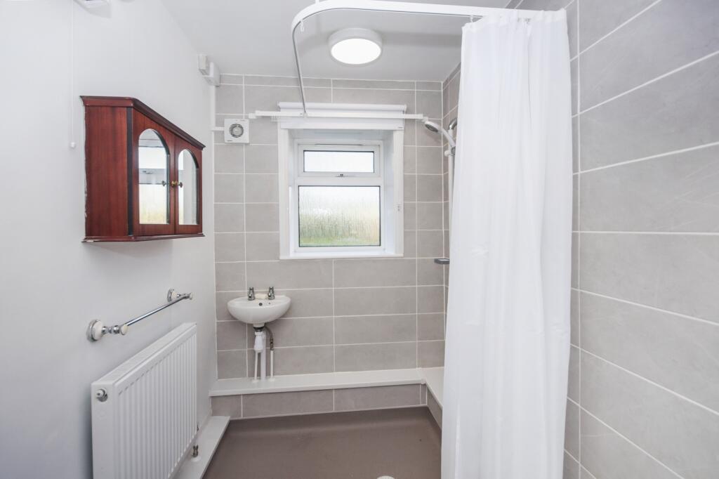 77 Harris Crescent, Needingworth, St. Ives, Cambridgeshire PE27 4TE