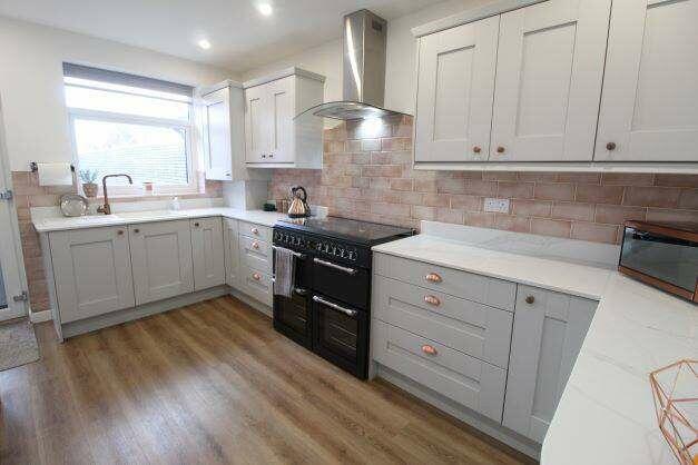R Kitchen.JPG