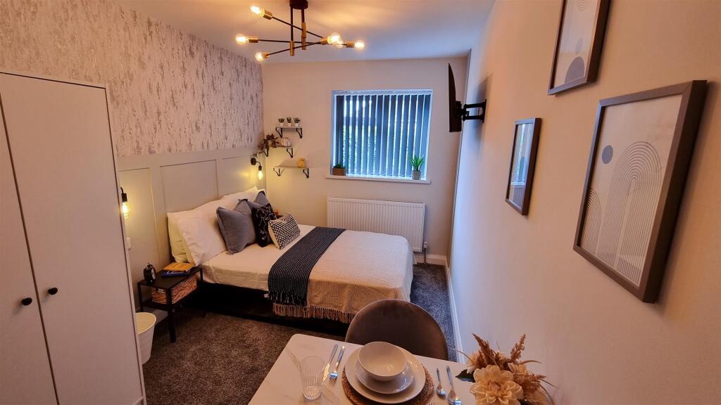 13. Room 2.jpg