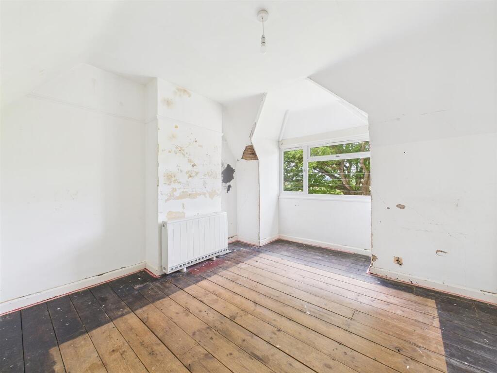 6 - Semi-detached House for Auction, Butcombe.jpg