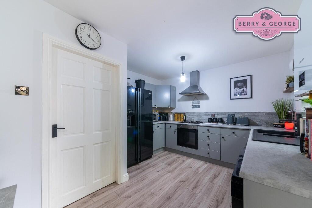 KITCHEN / DINER