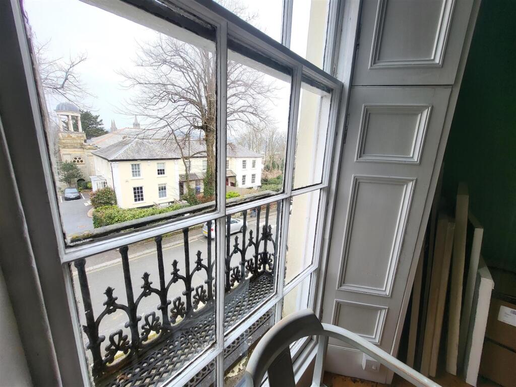 View bedroom.jpg