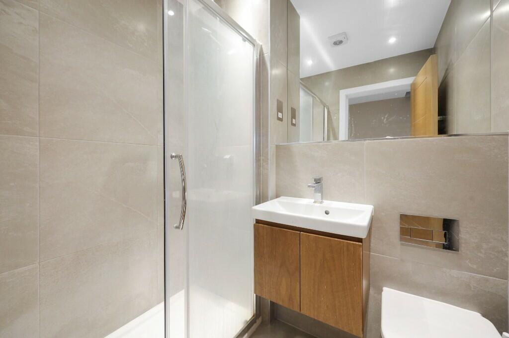 Ensuite shower rm  