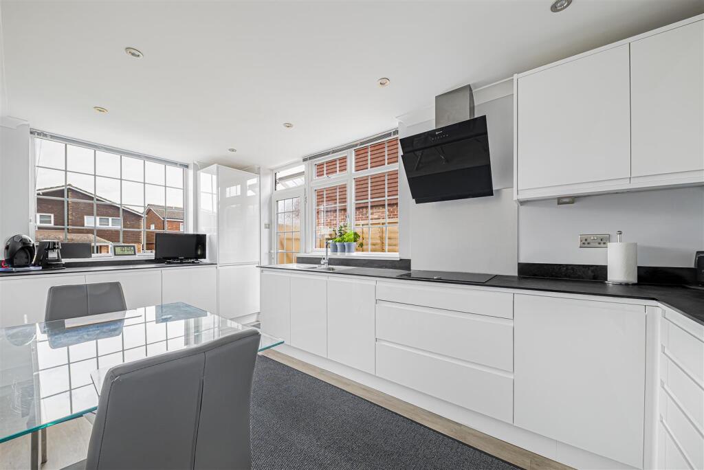 KITCHEN / BREAKFAST ROOM