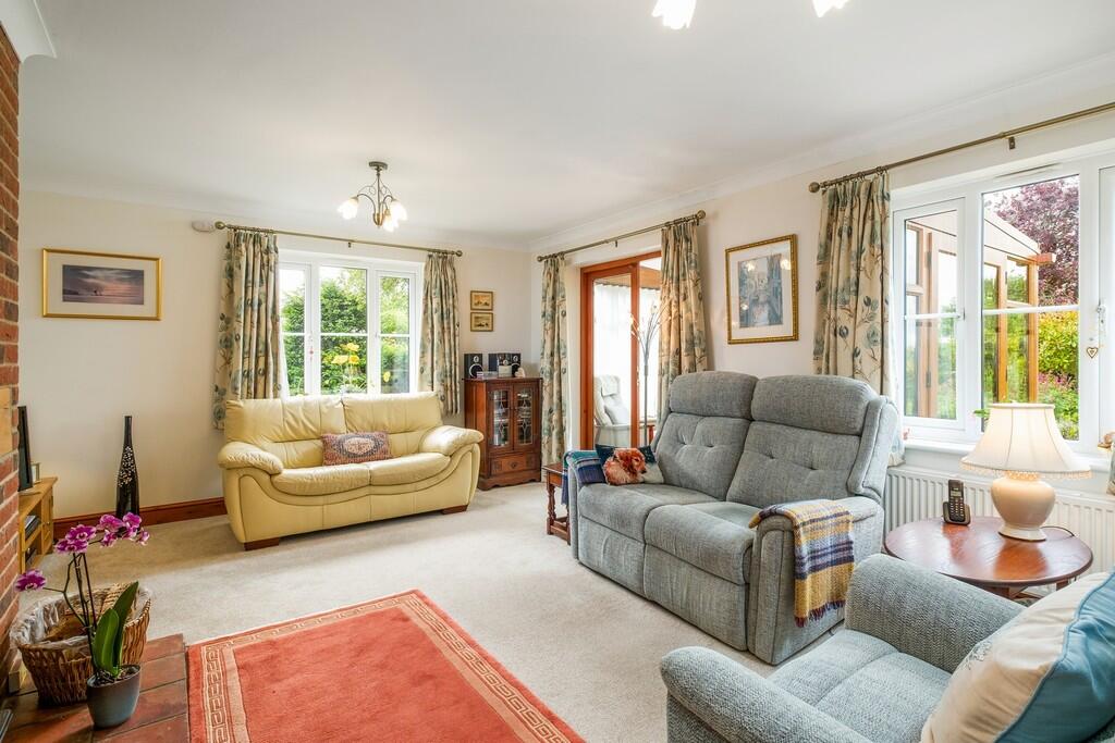 1440px-Hedgehogs-...