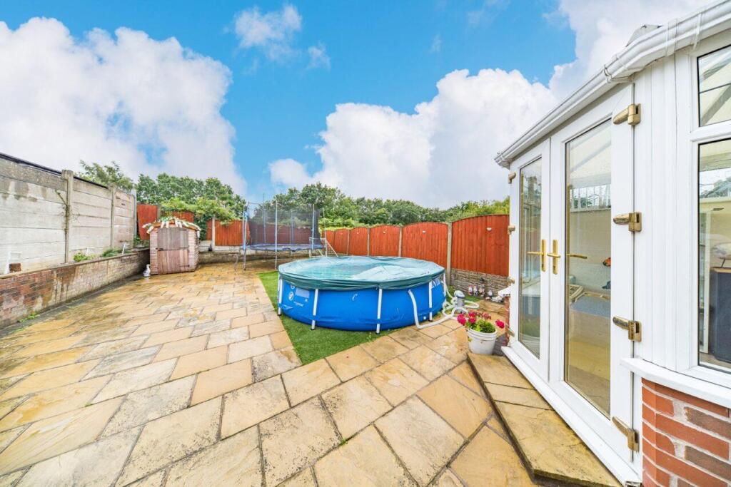 53 Walpole Ave garden.jpg