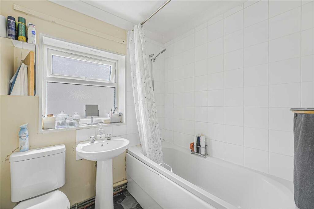 Bathroom flat 1