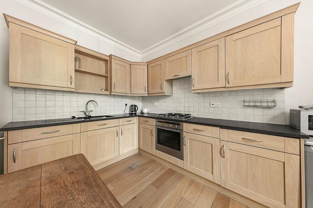 Kitchen (2).jpg