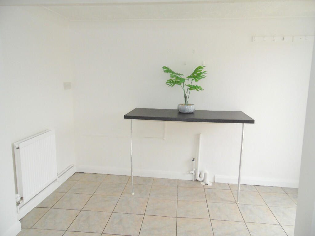 KITCHEN/BREAKFAST RM