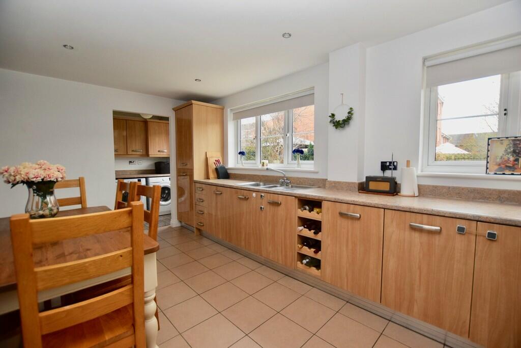 Kitchen/Breakfast...
