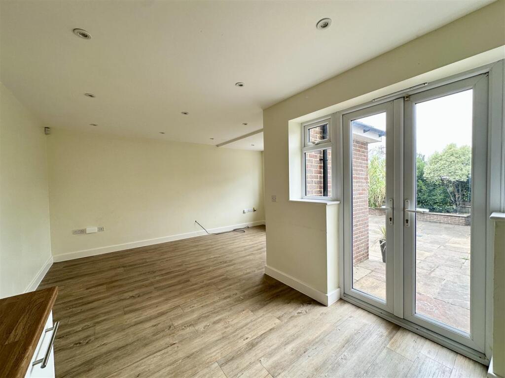Open Plan Living/Kitchen/Dining Area