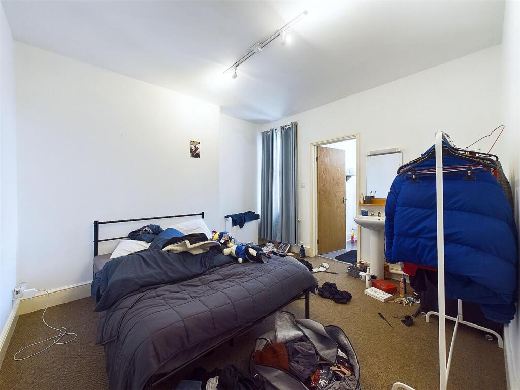 8 - 42 Bedminster Parade Investment Flats.jpg